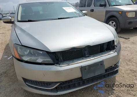 2013 Volkswagen Passat 2.5L Se z USA, uszkodzony, nr VIN 1VWBH7A35DC120218